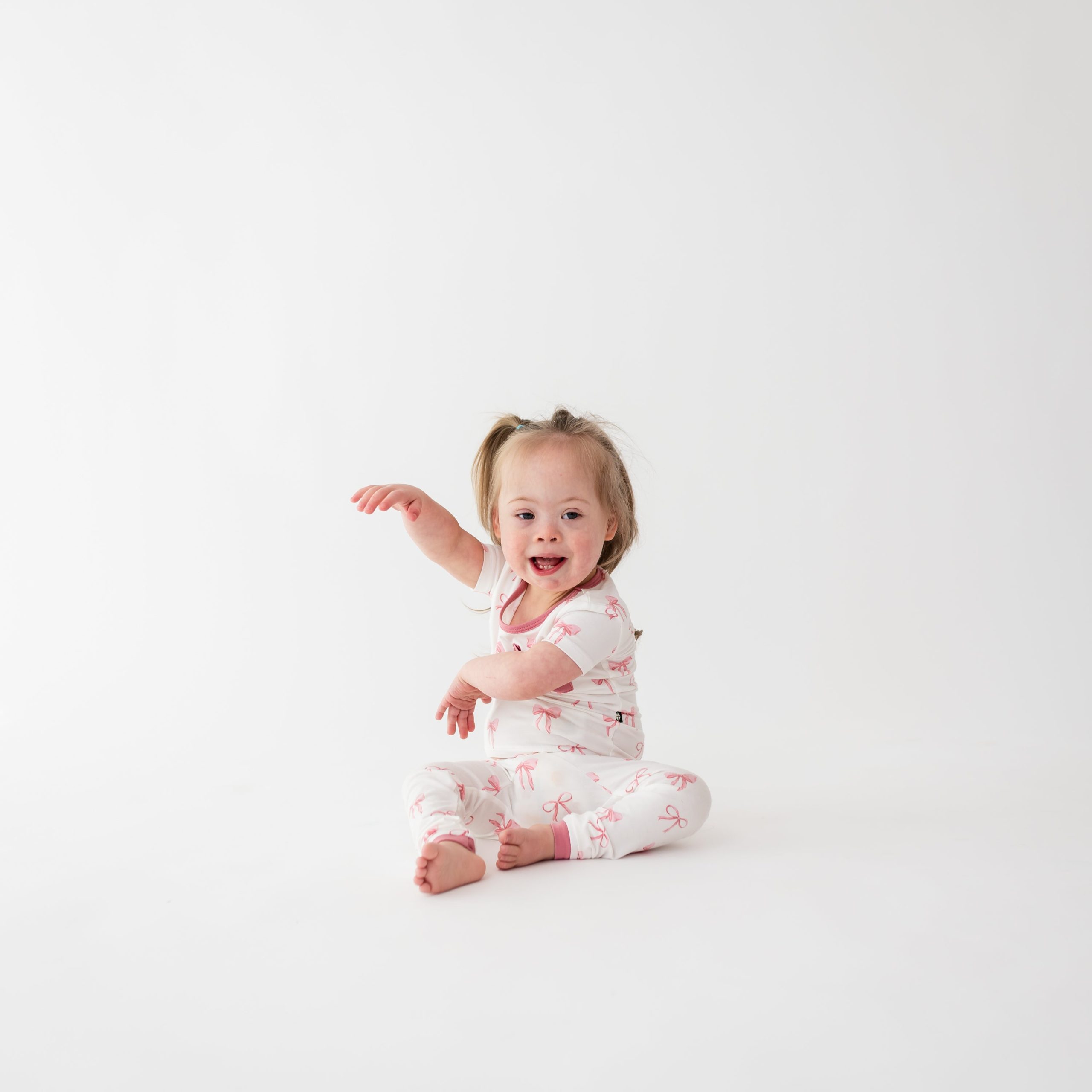 Short Sleeve with Pants Pajamas in Bow - Image 4