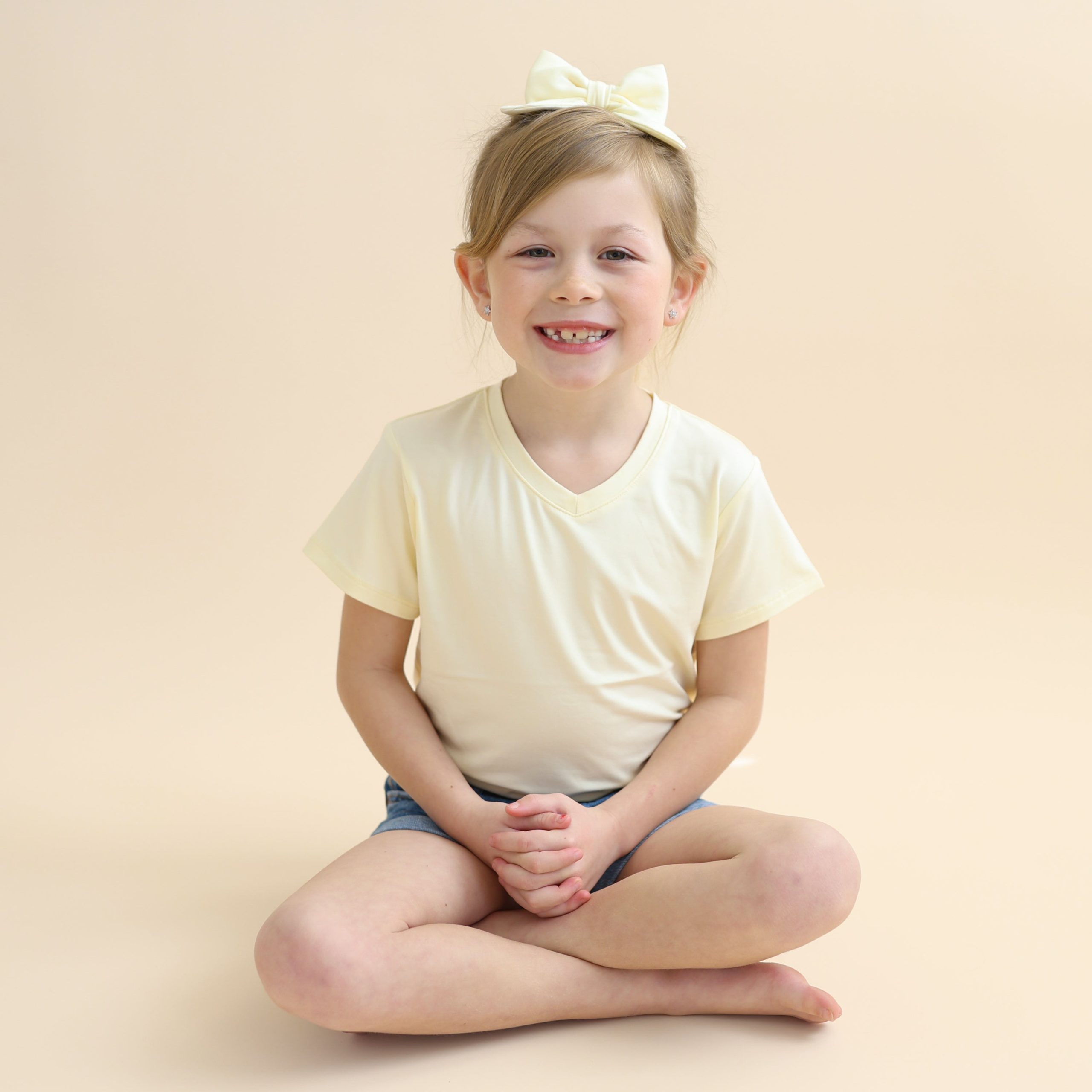 Medium Alligator Clip Bow in Chamomile - Image 3