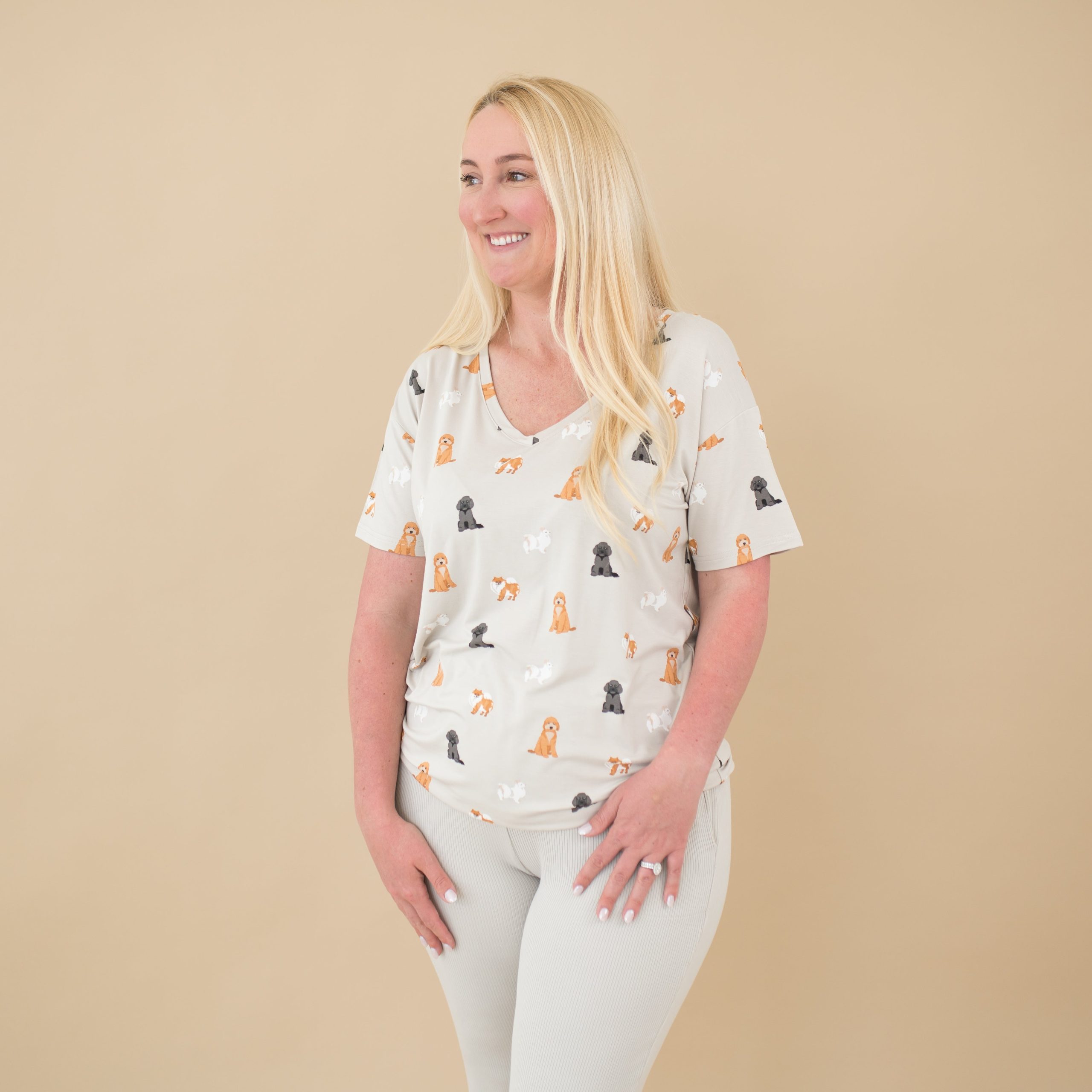 Women's Relaxed Fit V-Neck in Fluffy Dog