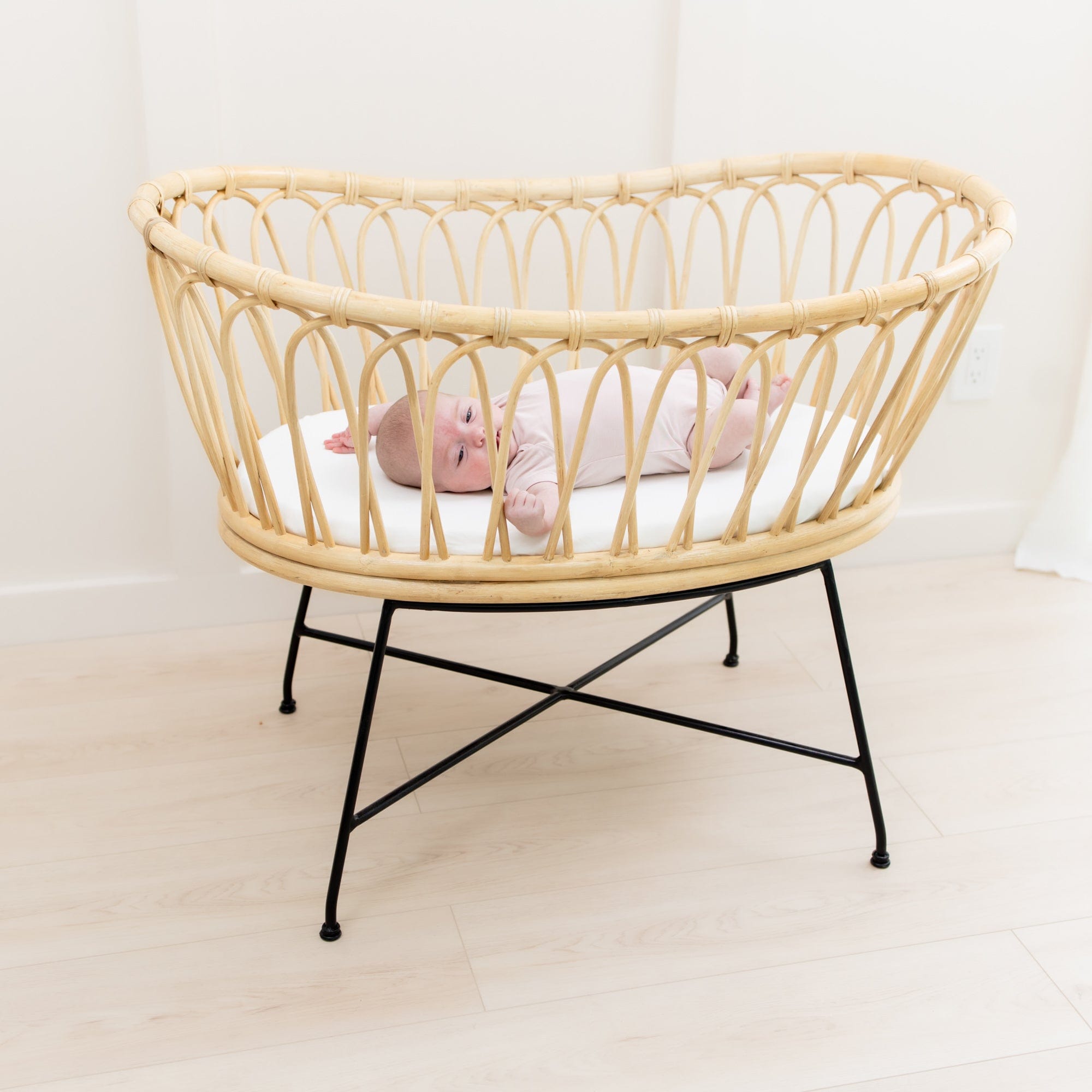 Oval Bassinet Sheet in Cloud - Image 3