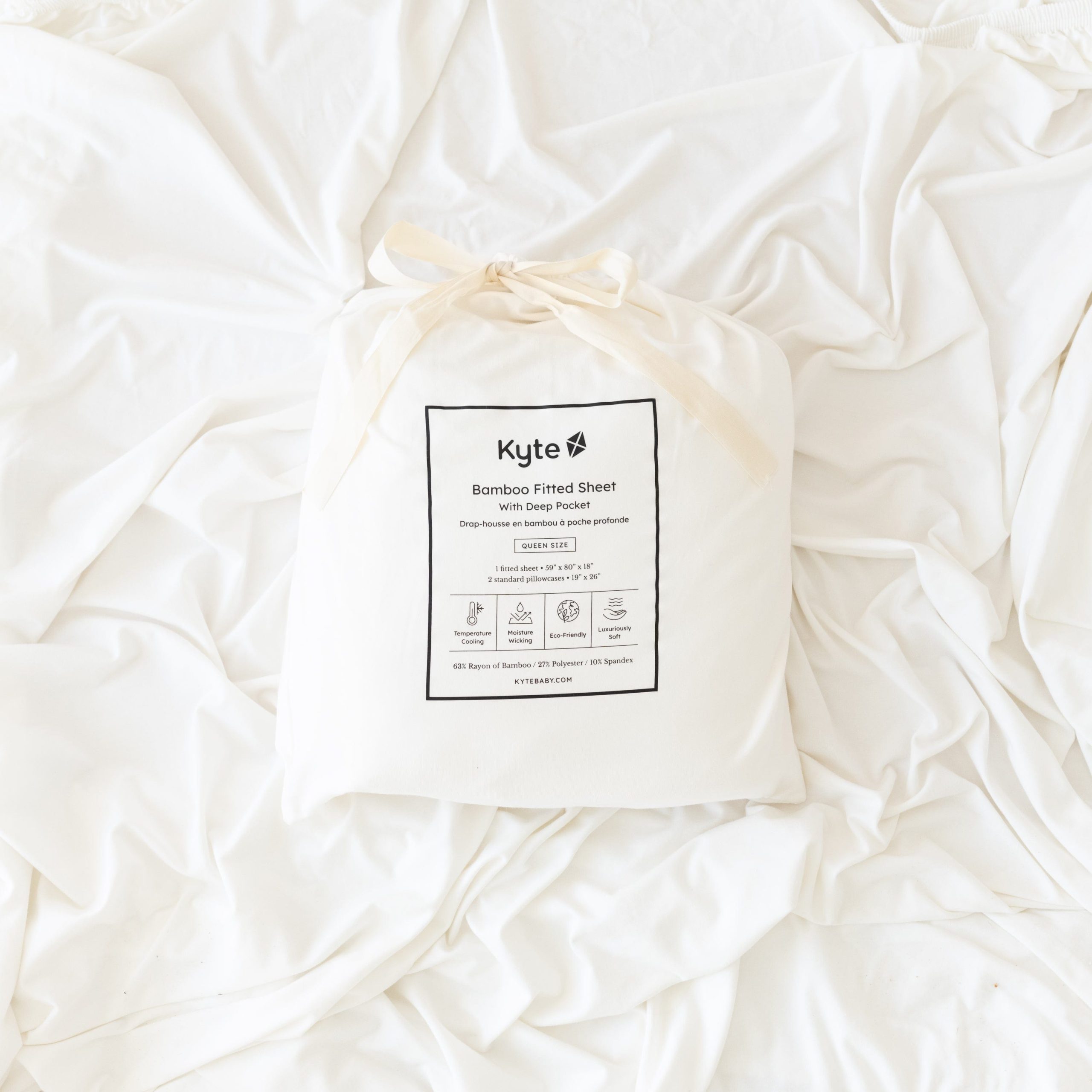 Fitted Sheet with Pillowcases in Cloud - Image 3