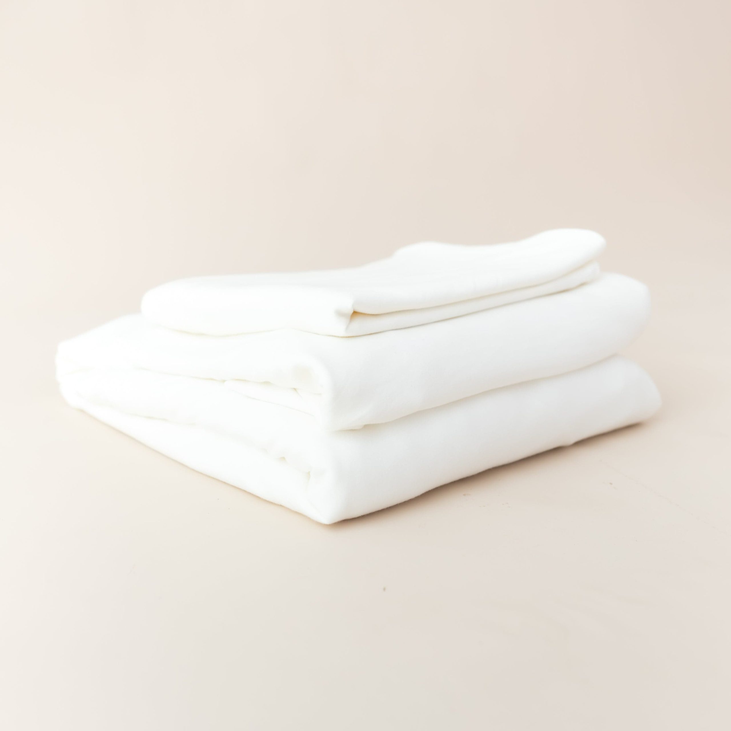 Fitted Sheet with Pillowcases in Cloud - Image 6