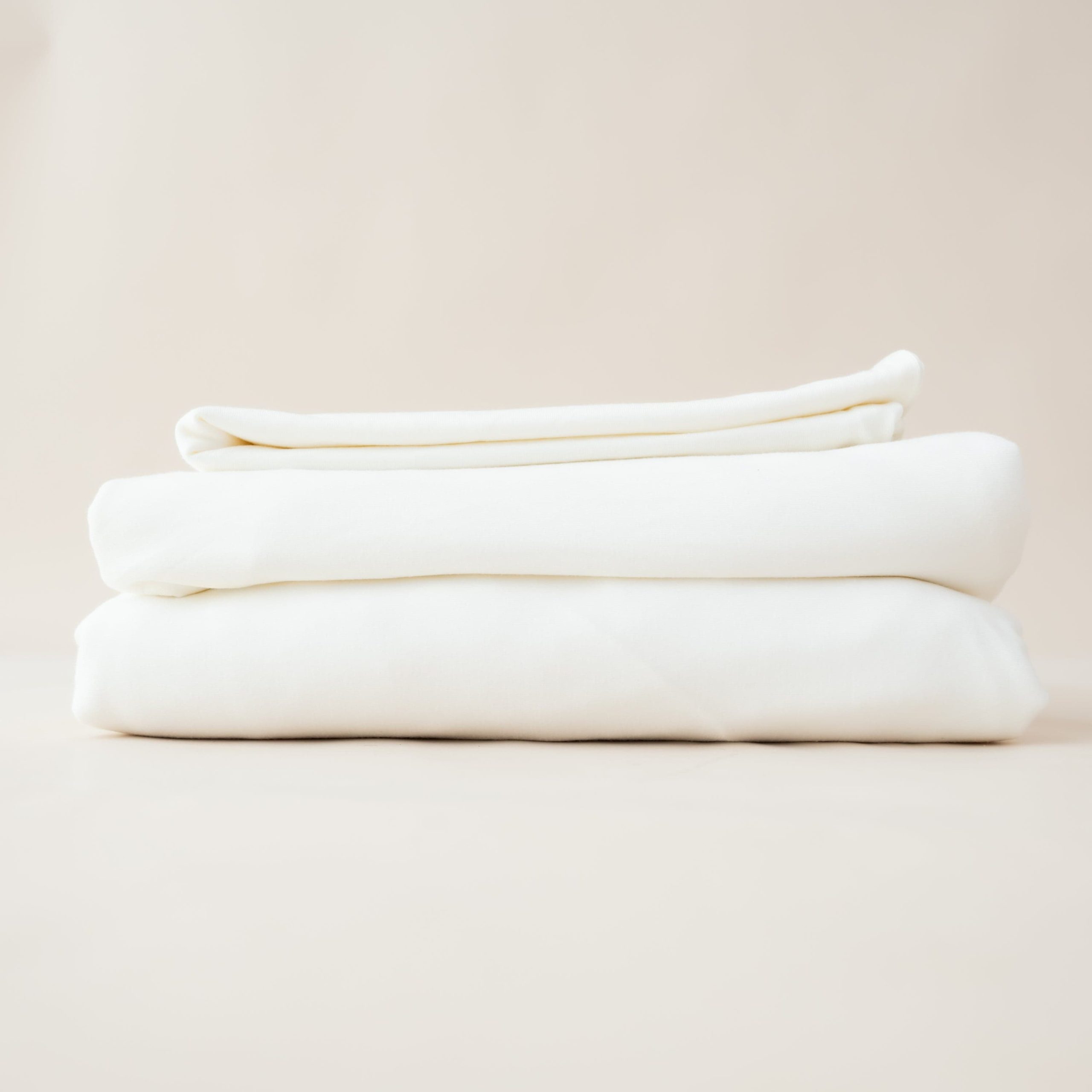 Fitted Sheet with Pillowcases in Cloud - Image 4