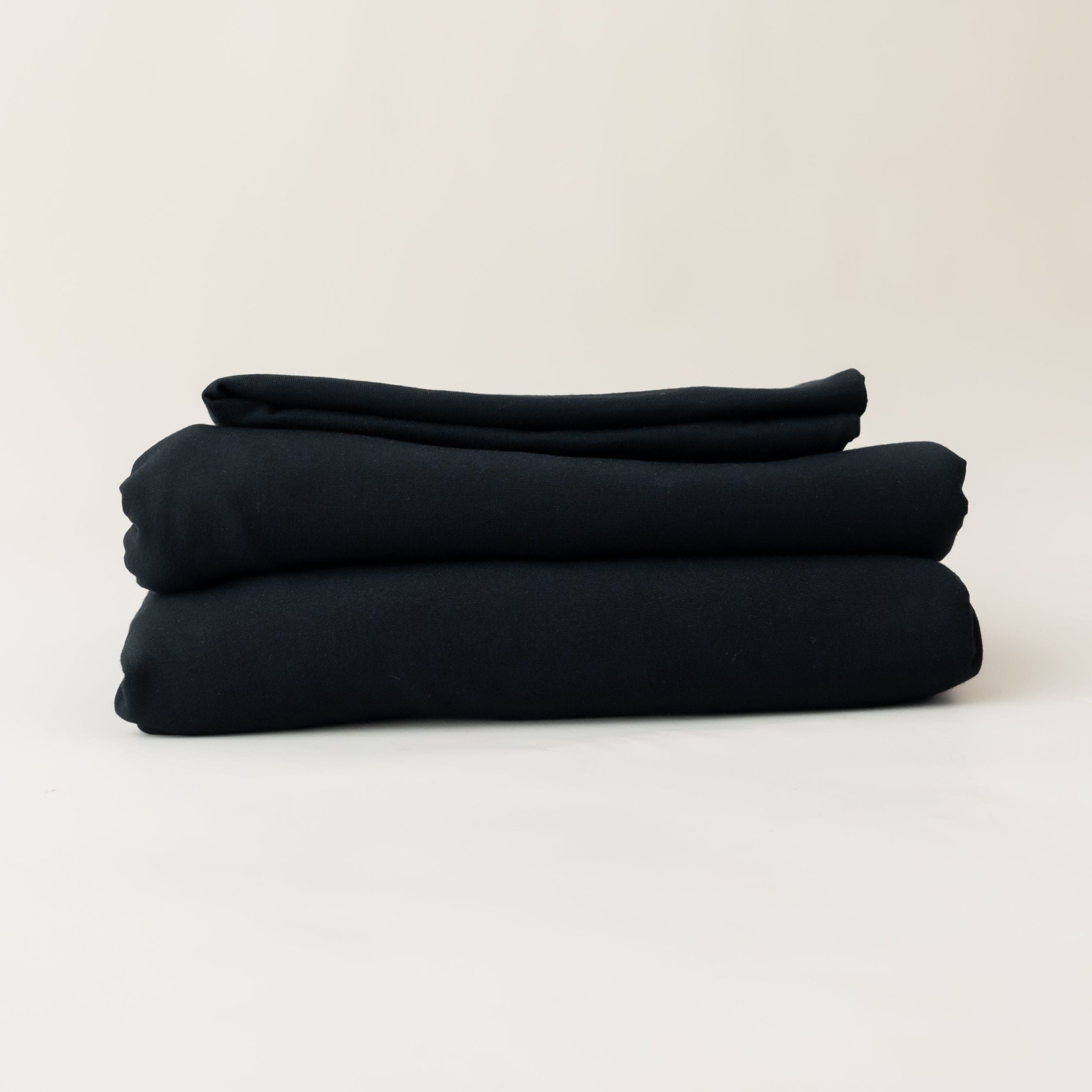 Fitted Sheet with Pillowcases in Midnight - Image 4