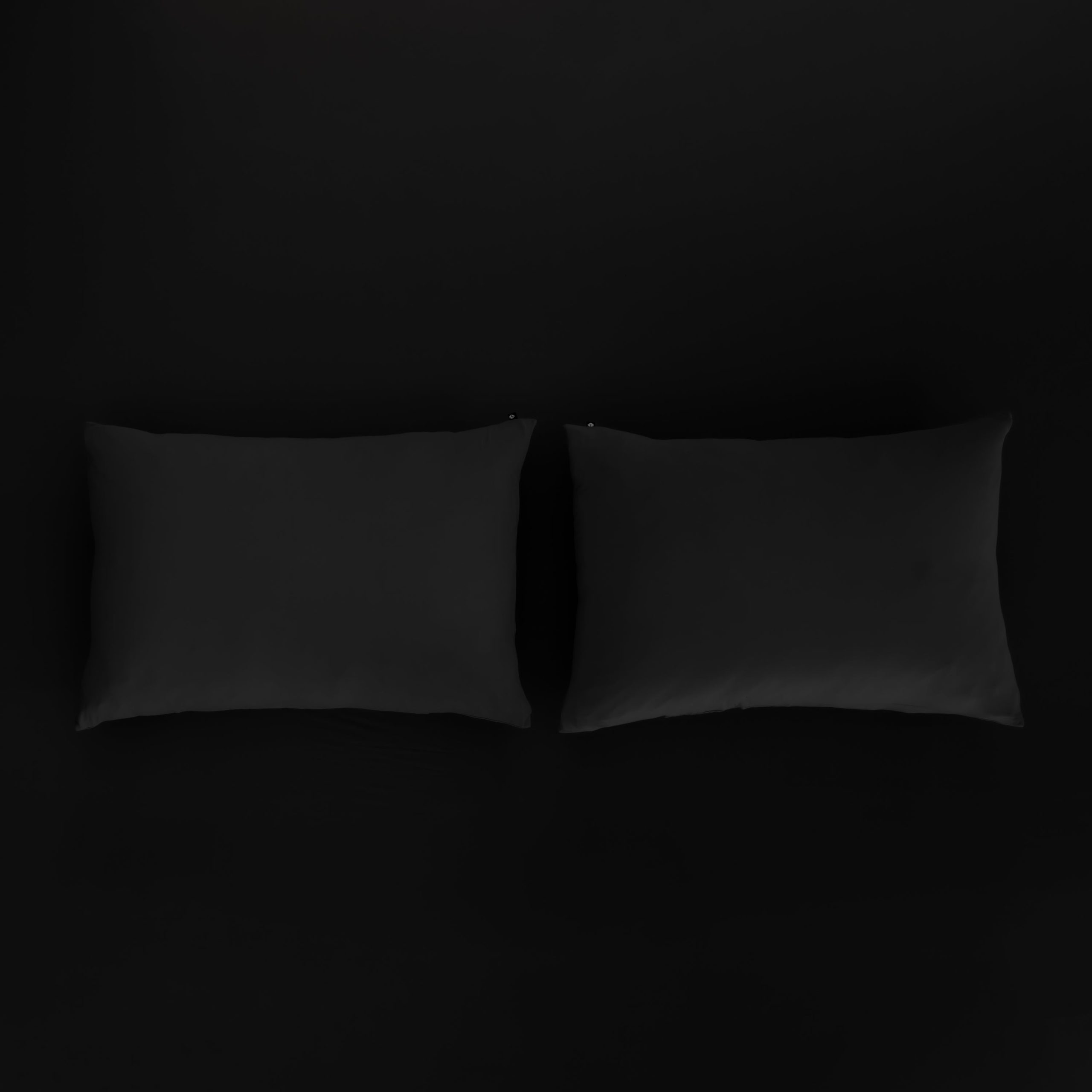 Fitted Sheet with Pillowcases in Midnight - Image 5